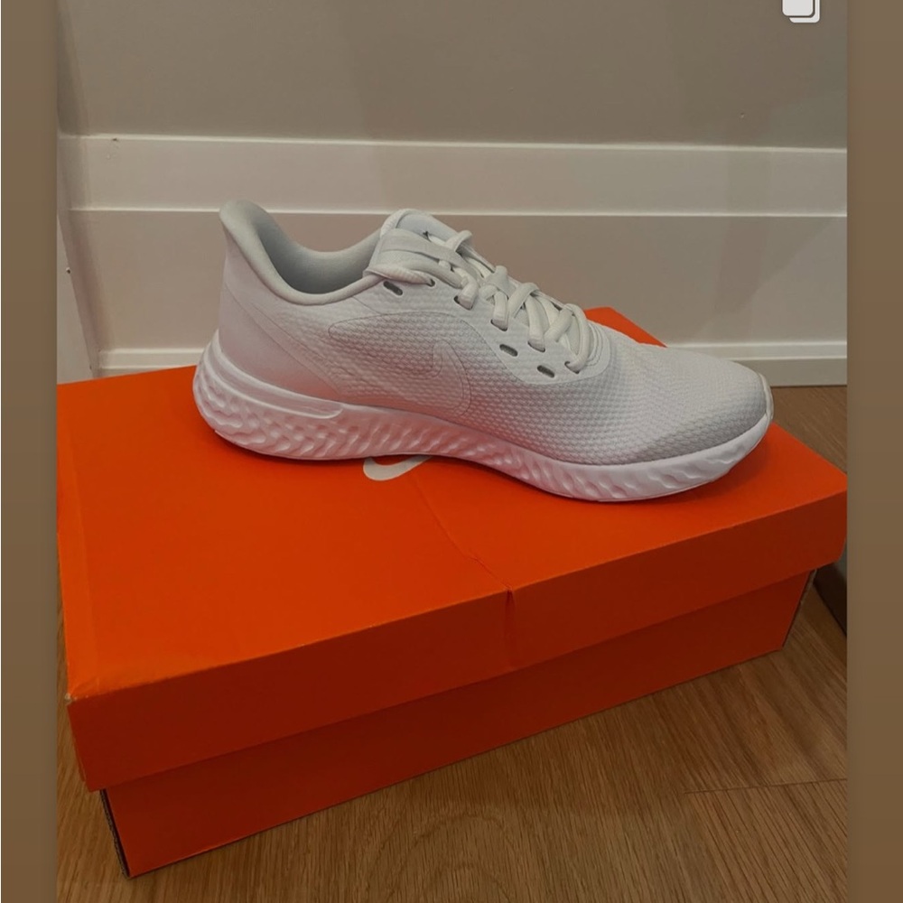 New Nike Revolution 5
Size 7